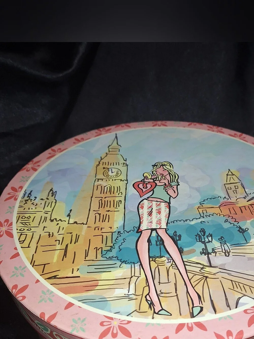 Vintage Hat Box~DJ Designs~London Chic Mod Girl~2009~Big Ben~14 Inch